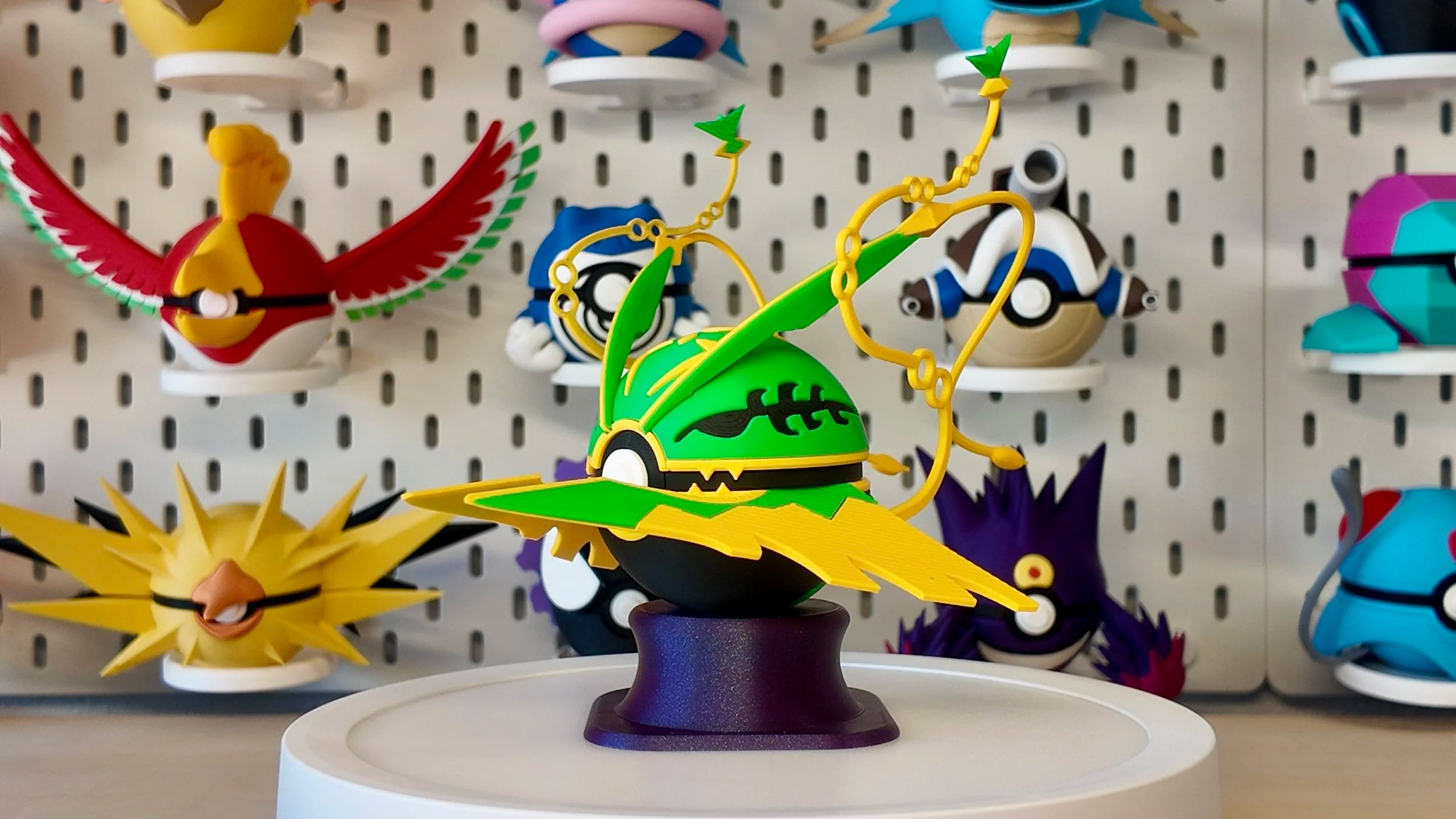 Pokémon-Inspired 3D Printed Poké Ball – Mega Rayquaza