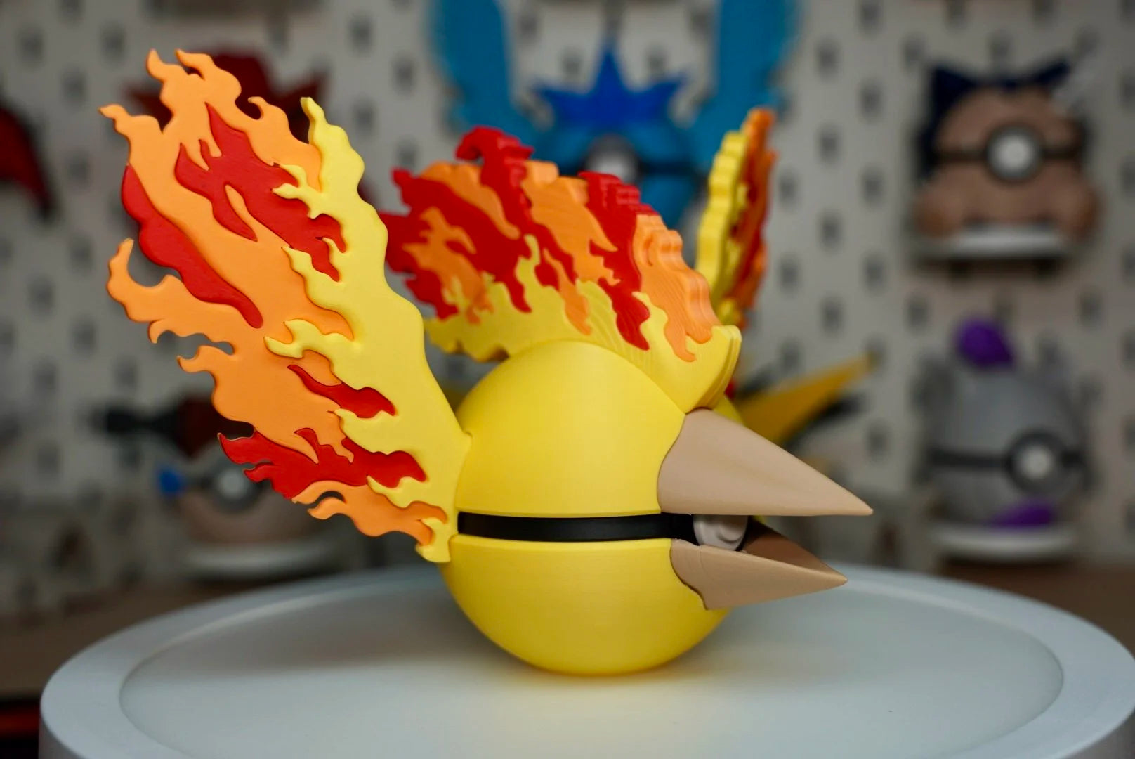 Moltres Poké Ball Replica – 3D Printed Legendary Fire Bird Display for Pokémon Fans