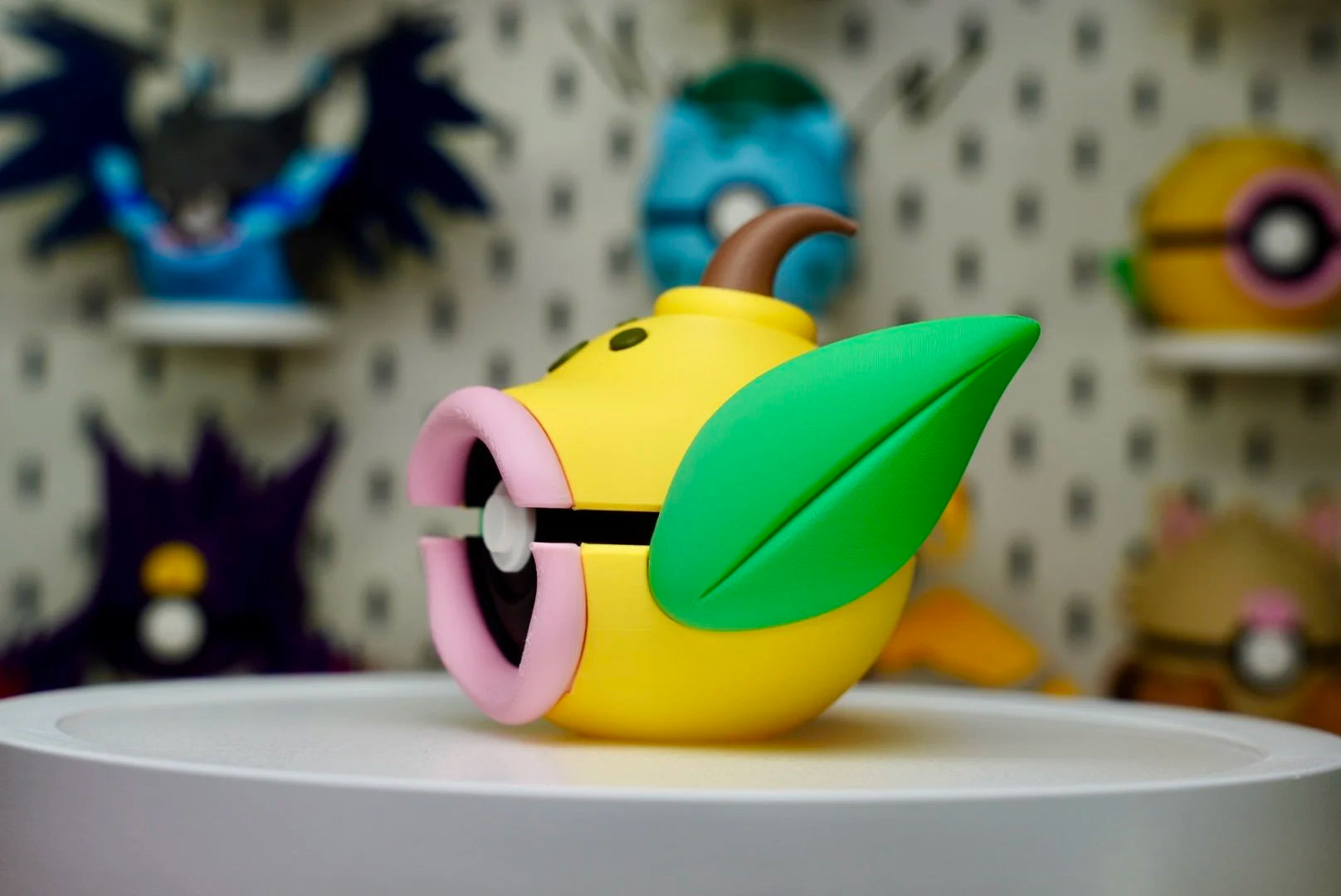 Pokémon-Inspired 3D Printed Poké Ball – Weepinbell