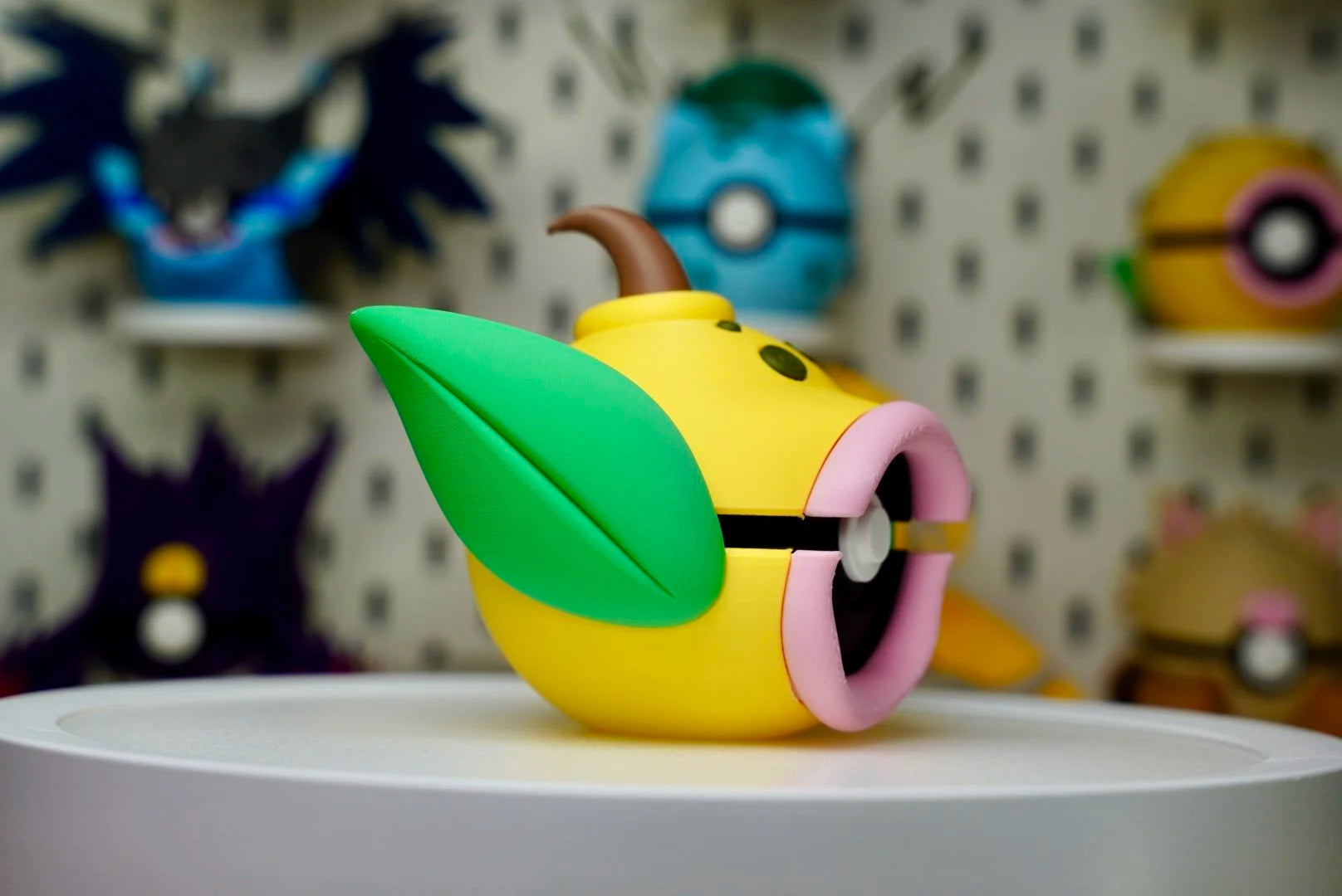 Pokémon-Inspired 3D Printed Poké Ball – Weepinbell