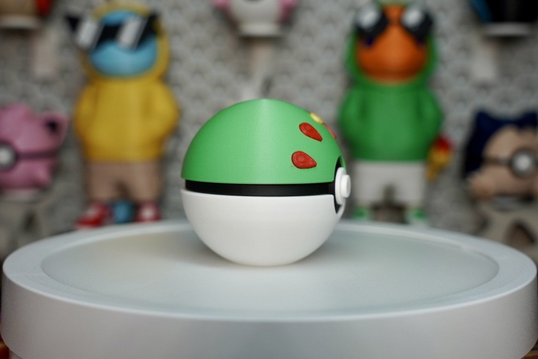 Friend Ball Poké Ball Replica – Custom Pokémon Display Prop for Collectors