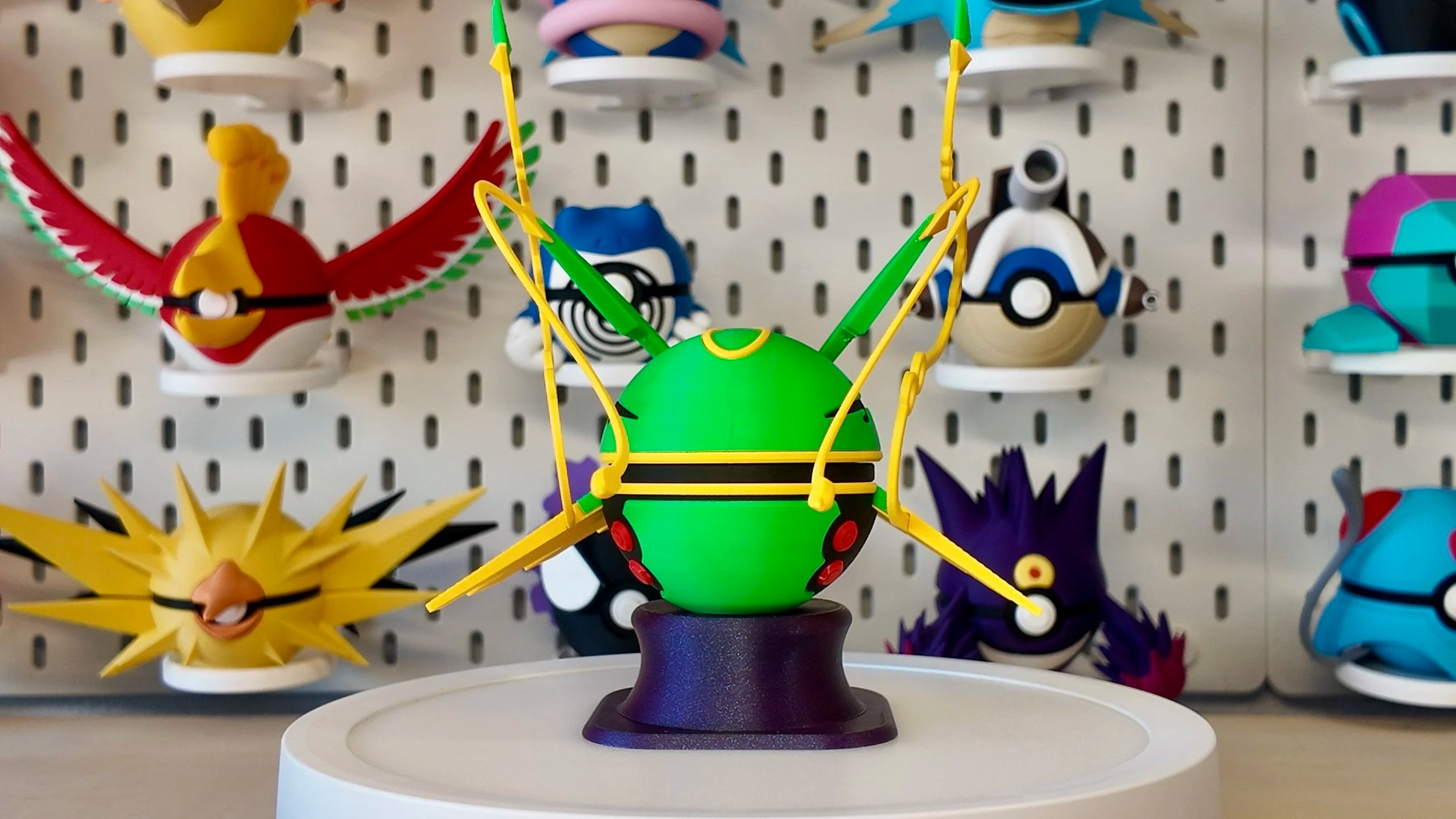 Pokémon-Inspired 3D Printed Poké Ball – Mega Rayquaza