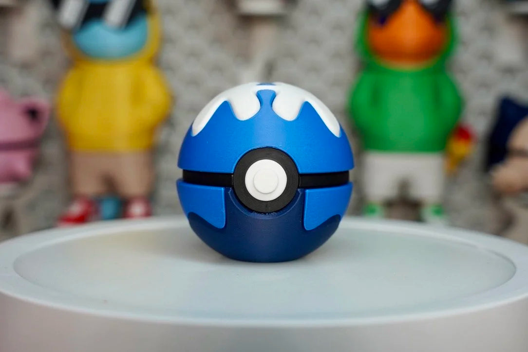 Dive Ball Poké Ball Replica – Pokémon-Inspired Display Prop for Collectors