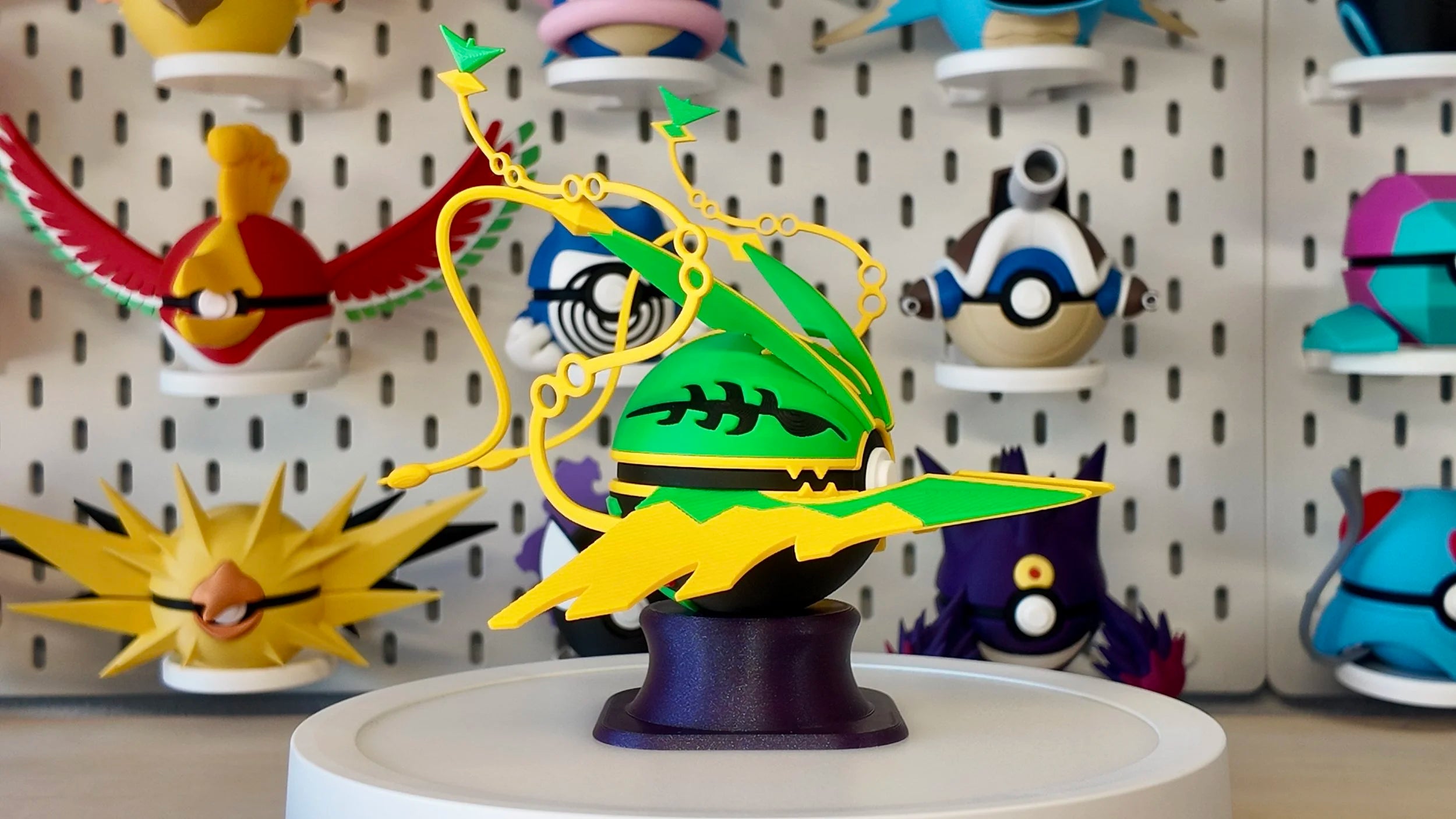Pokémon-Inspired 3D Printed Poké Ball – Mega Rayquaza