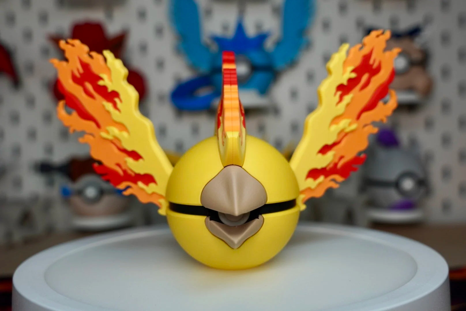 Moltres Poké Ball Replica – 3D Printed Legendary Fire Bird Display for Pokémon Fans