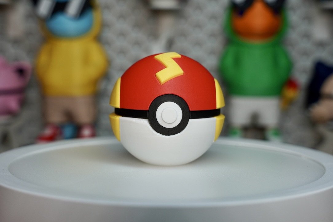 Fast Ball Poké Ball Replica – 3D Printed Pokémon Display Prop for Collectors