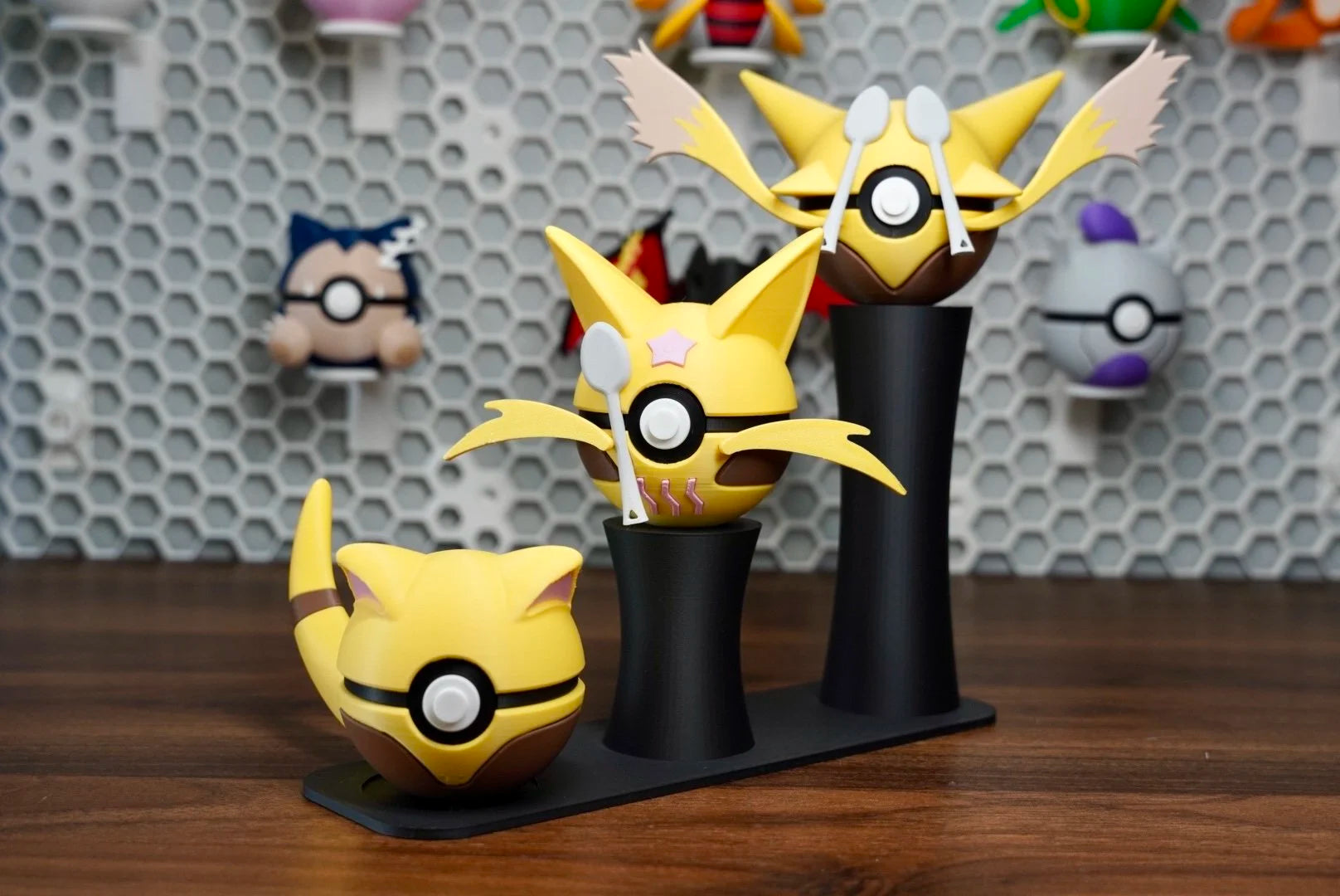 Pokémon-Inspired 3D Printed Poké Ball – Kadabra