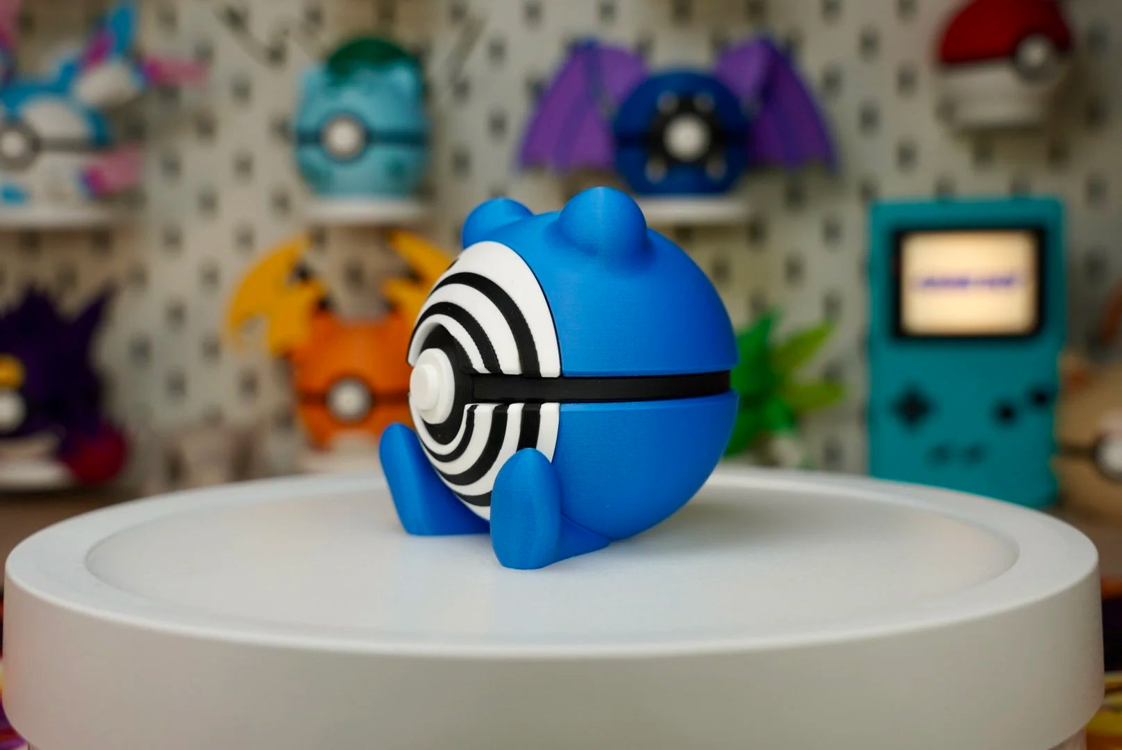 Poliwhirl Poké Ball Replica – 3D Printed Pokémon Display Collectible