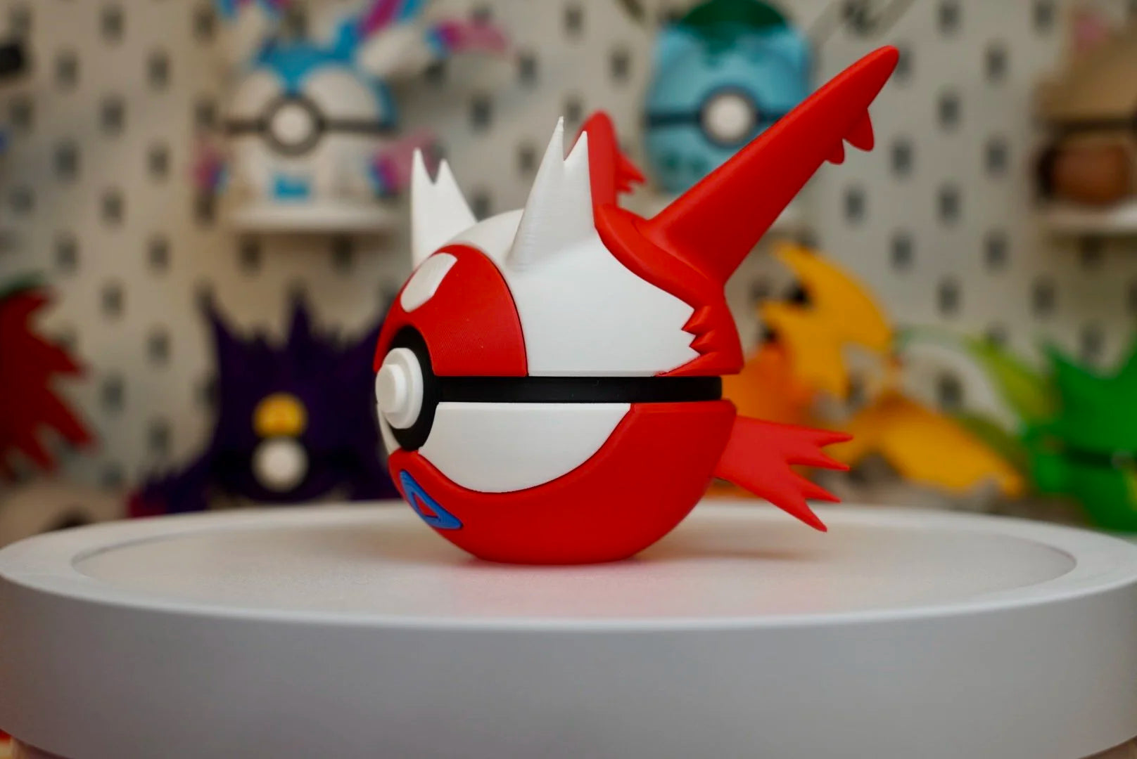 Latias Poké Ball Replica – 3D Printed Pokémon Display Collectible