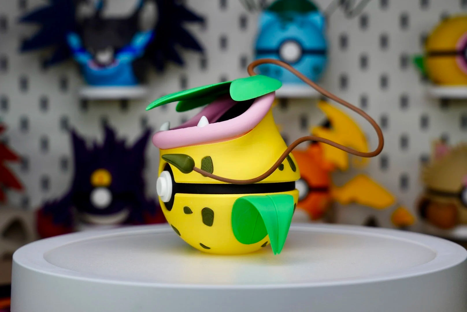 Pokémon-Inspired 3D Printed Poké Ball – Victreebel