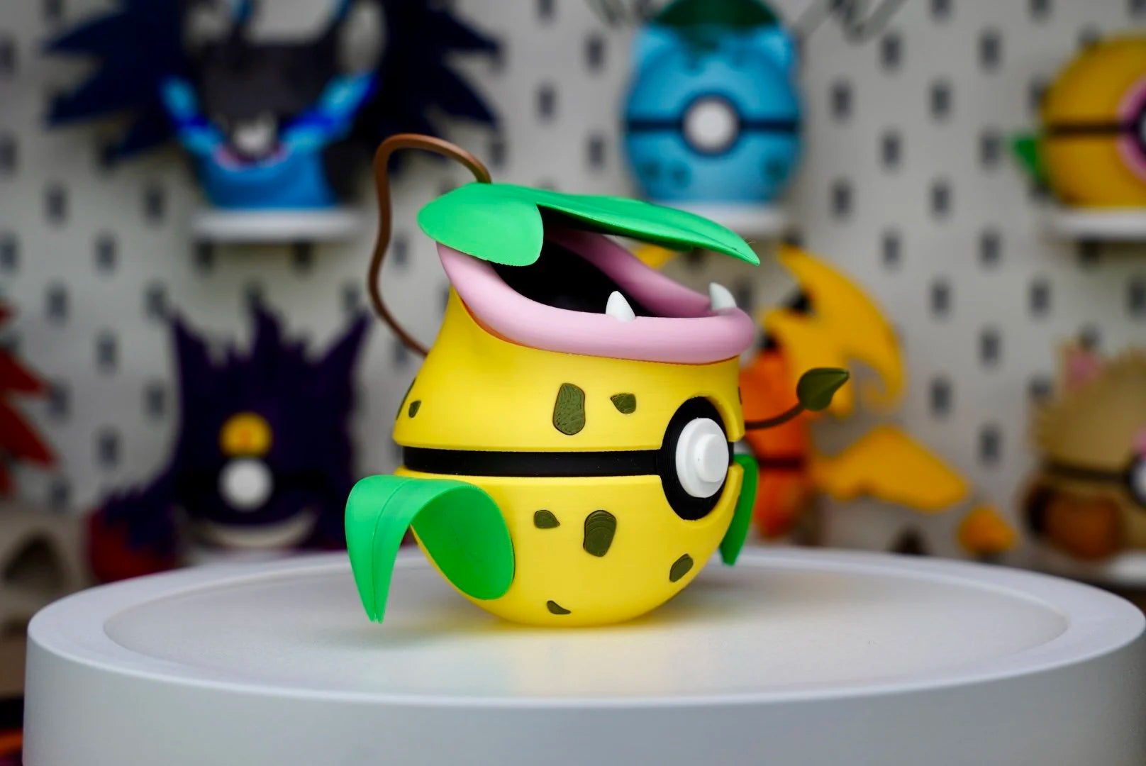 Pokémon-Inspired 3D Printed Poké Ball – Victreebel
