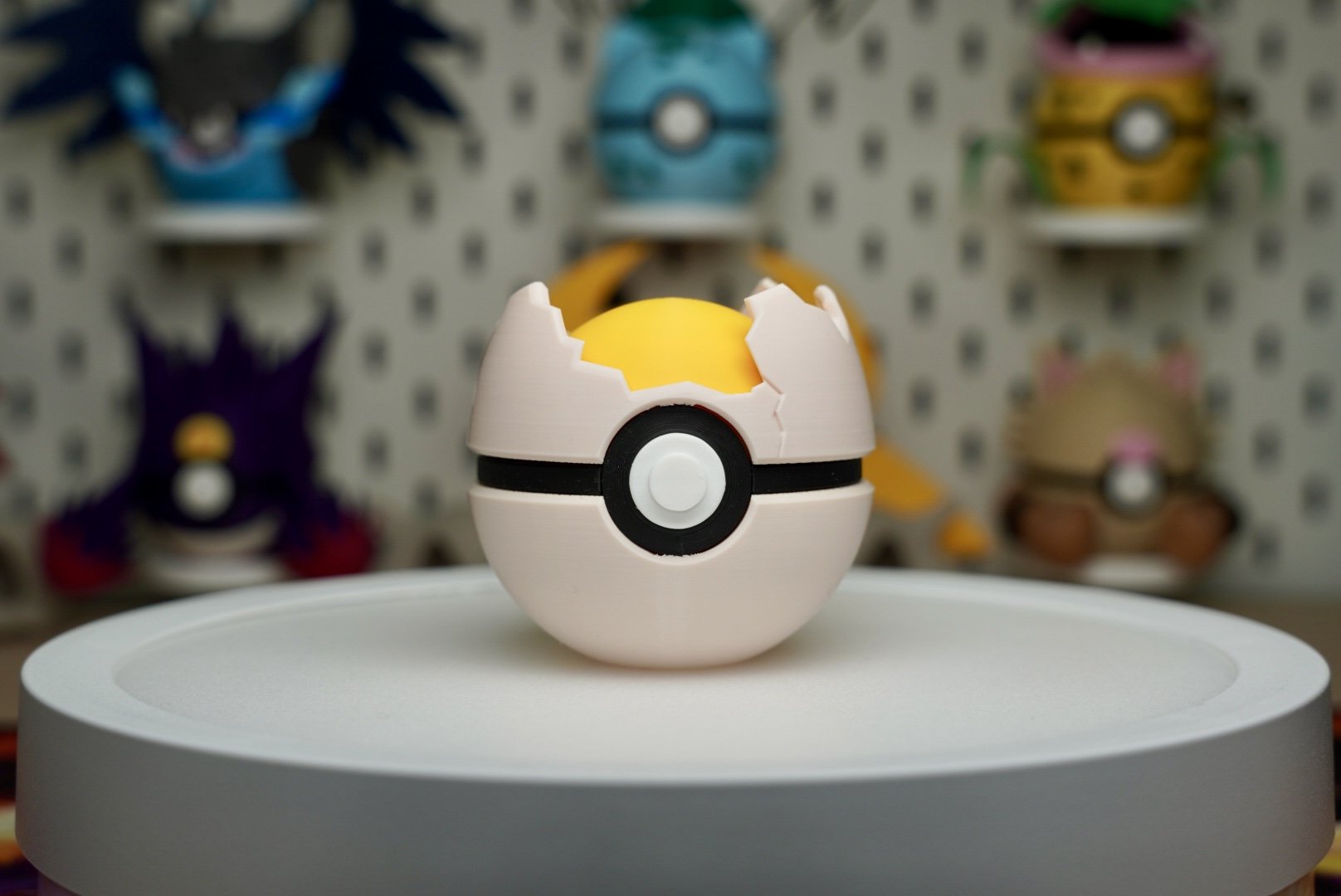 Exeggcute Poké Ball – 3D Printed Pokemon Collectible Display