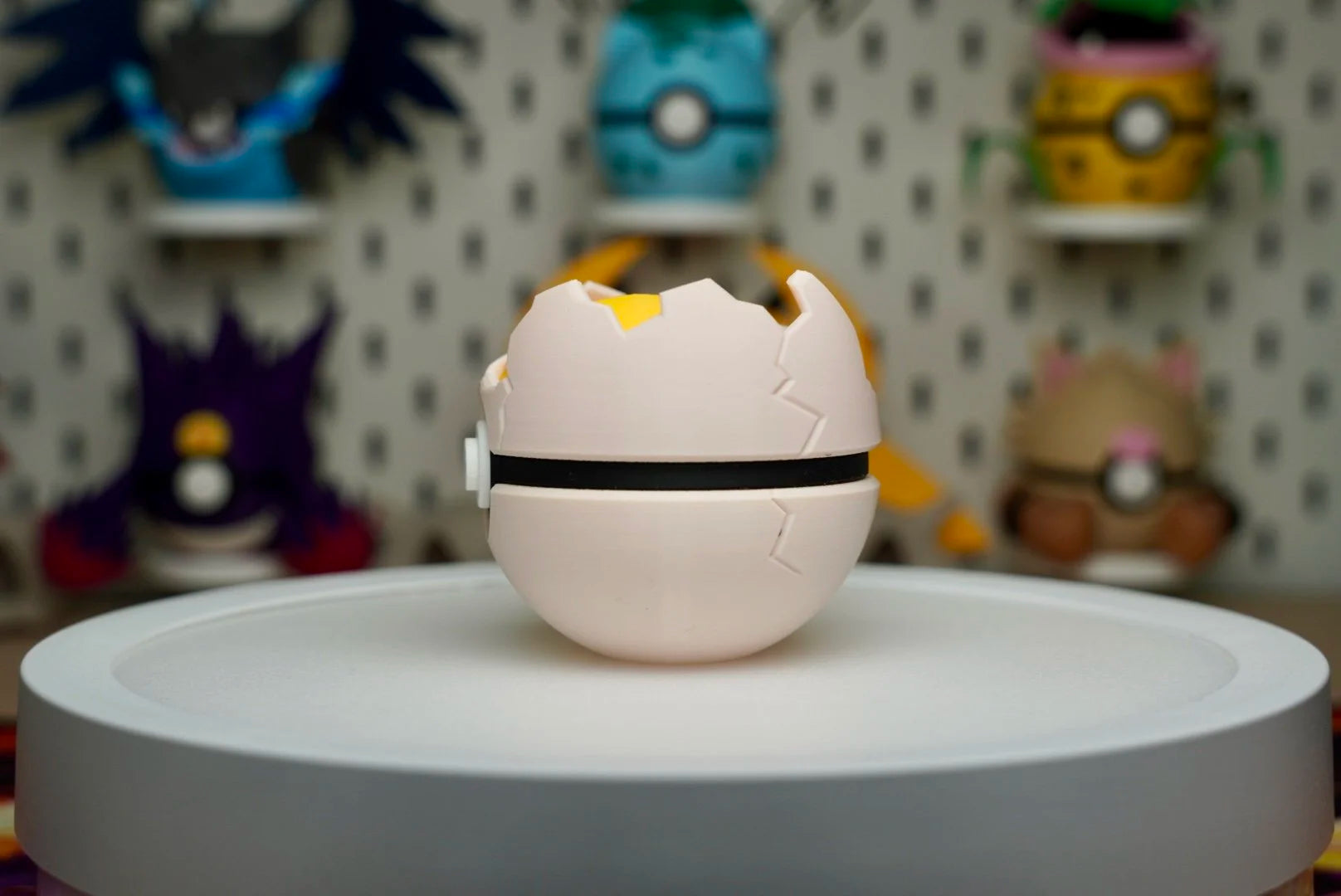 Exeggcute Poké Ball – 3D Printed Pokemon Collectible Display