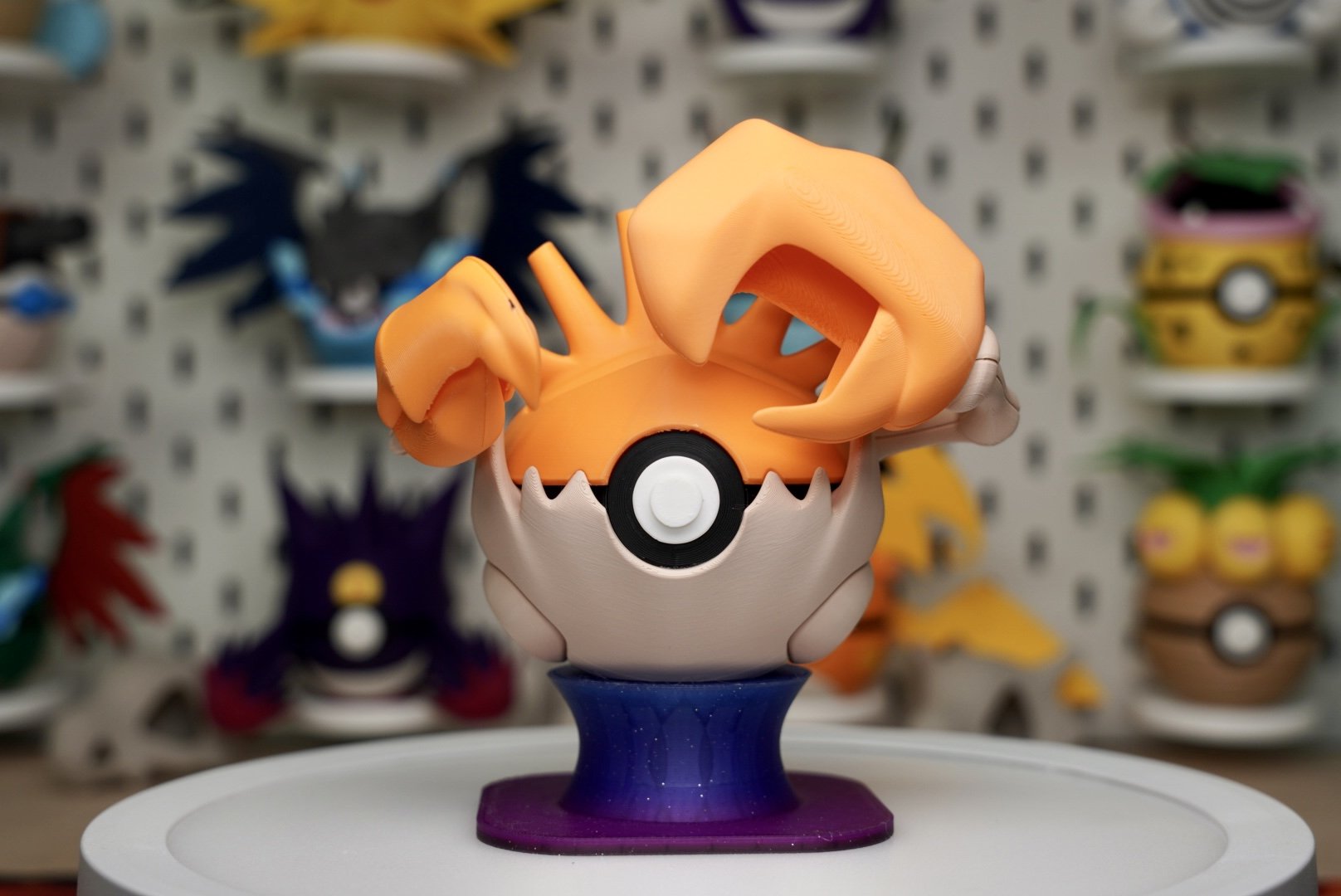 Kingler Poké Ball Replica – 3D Printed Pokémon Display Collectible