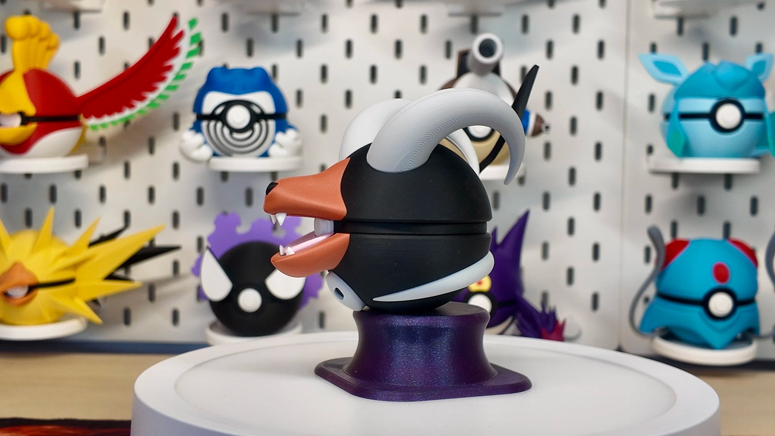 Pokémon-Inspired 3D Printed Poké Ball – Houndoom