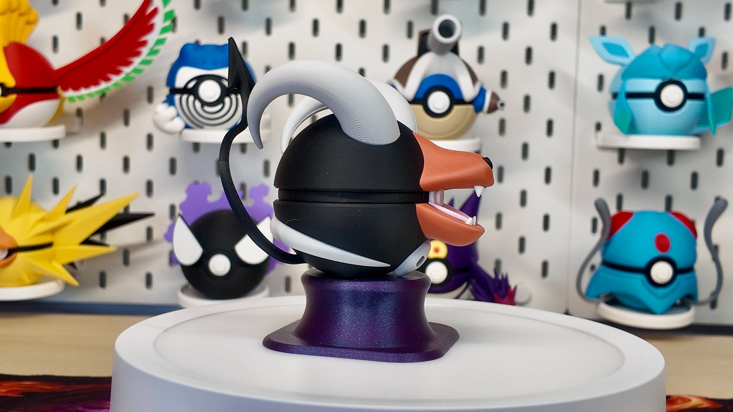Pokémon-Inspired 3D Printed Poké Ball – Houndoom